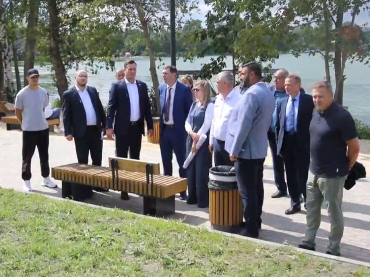 Мэр Воронежа высоко оценил благоустройство набережной Авиастроителей