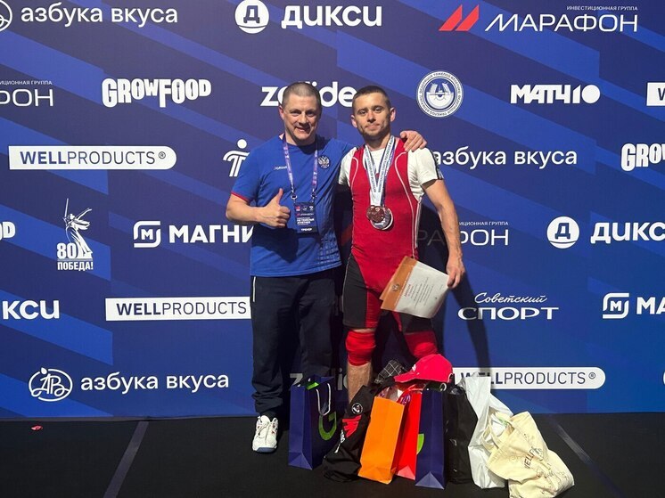 Новосибирский тяжелоатлет взял бронзу на Чемпионате России в Петербурге