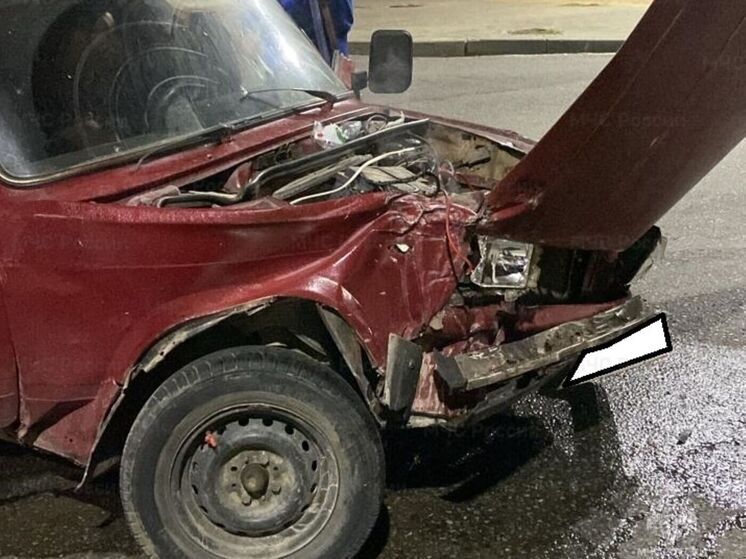 «ВАЗ-2105» смялся в ДТП с Toyota Camry в центре Калуги