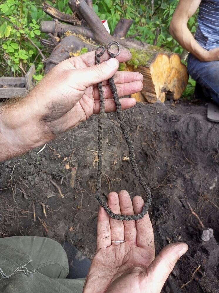 Псковские археологи нашли редкую цепочку для фибулы древних скандинавов