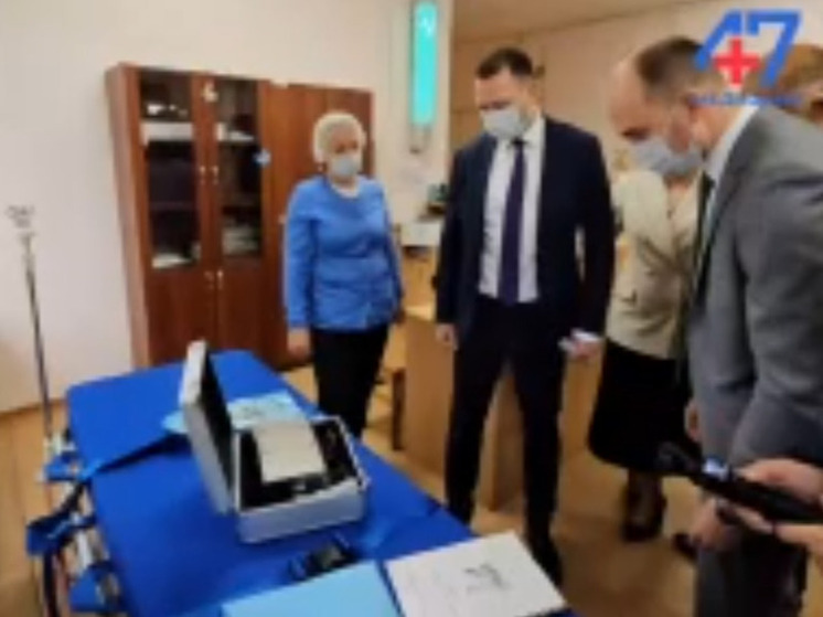 Глава ленинградской медицины проверил ремонт в Волховской больнице