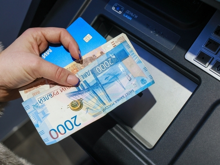 ВТБ: россияне сохранили тренд на накопления в июле