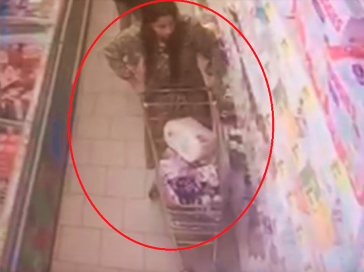 В Брянске 18-летняя девушка украла из магазина целую тележку товаров