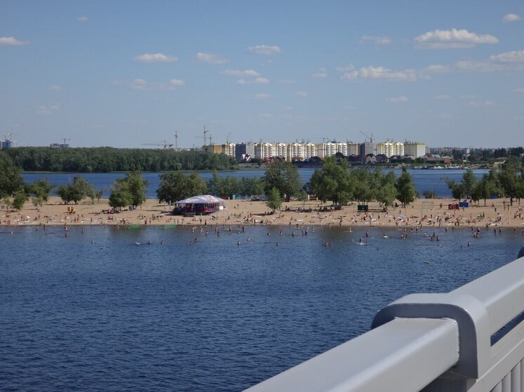 На саратовском пляже "Городские пески" обворовали купальщика