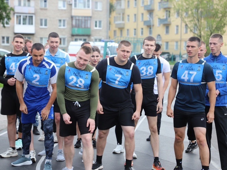 Полицейские Псковской области соревновались в троеборье