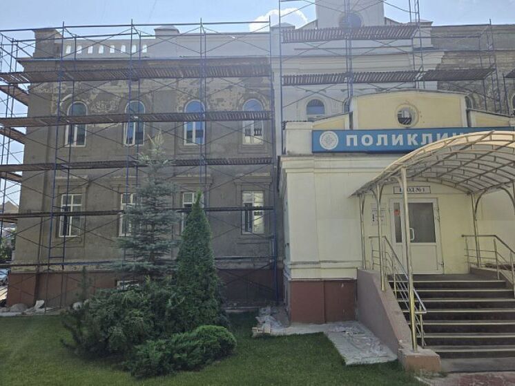 В Кирове началась реставрация фасада исторического здания поликлиники