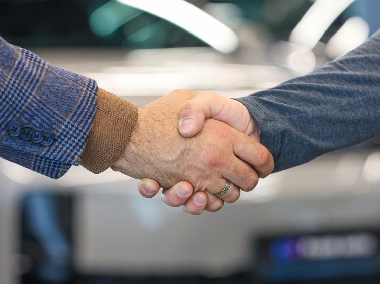 Иметь в наличии «френоми», то есть «заклятого друга», — тенденция последних лет