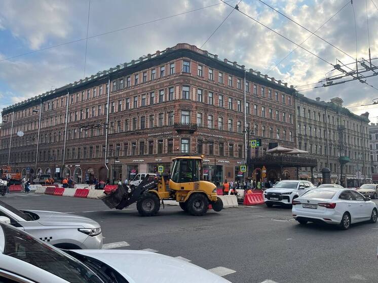 Движение на Ломоносова изменили из-за ремонта Невского проспекта