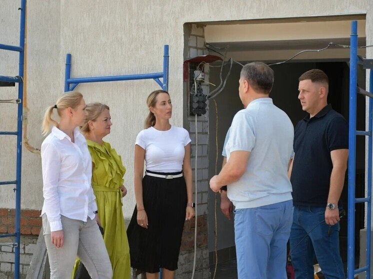 В Рубежном идет ремонт дома, пострадавшего от обстрелов