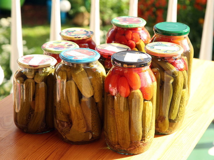 Эксперт Чаплин предупредил об опасности прошлогодних домашних заготовок