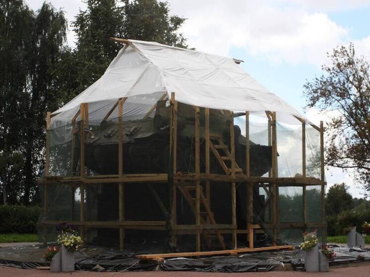 В Пскове начали реставрацию памятника Танк Т-34