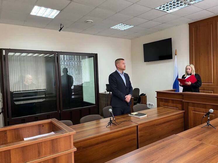 Экс-начальнику отдела полиции № 2 Екатеринбурга продлили меру пресечения