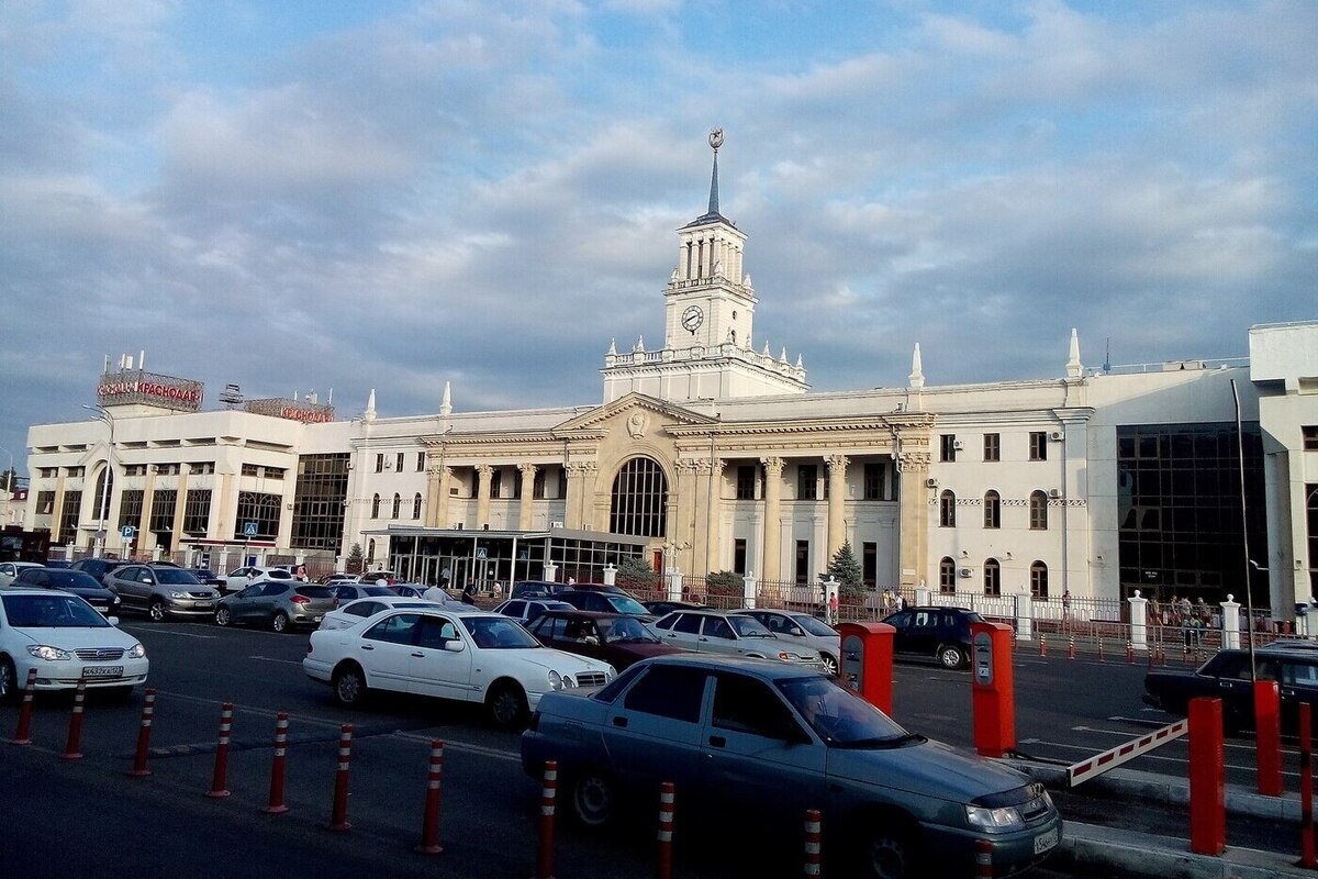 Краснодарский салон лишился установленной на входе фигуры Путина
