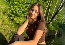 Выступающая в одиночном катании российская фигуристка Софья Акатьева поделилась портретными фотоснимками. 18-летняя спортсменка сделала селфи.
