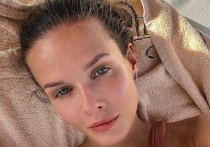 30-летняя российская художественная гимнастка Екатерина Селезнева похвасталась безупречной фигурой. Двукратная чемпионка мира показалась в женственном и милом наряде для отдыха у моря.