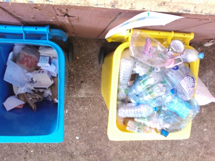 Почти сотня калужан получила в подарок контейнеры для РСО