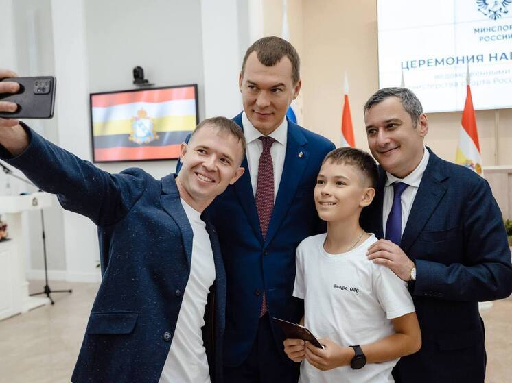 Министерство спорта России окажет всестороннюю поддержку Курской области, сообщил в своём Telegram-канале врио губернатора Александр Хинштейн по итогам рабочего совещания с главой федерального ведомства Михаилом Дегтярёвым