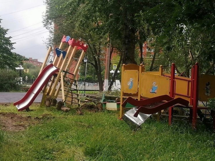 Коммунальные проблемы лишили детей игровой площадки