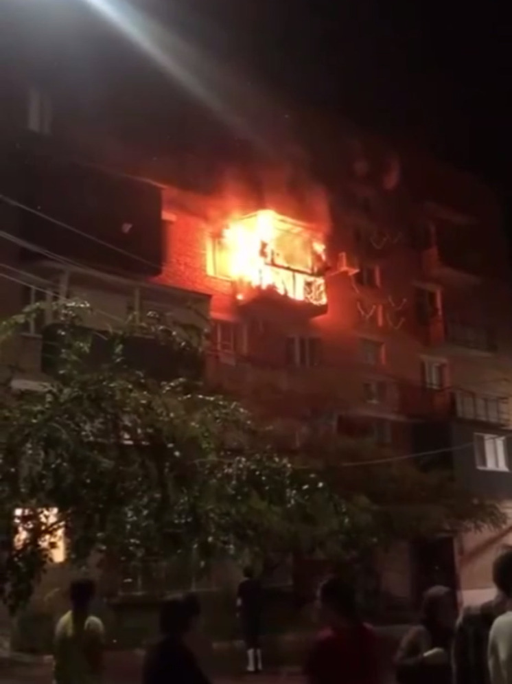 Трое молодых людей спасли пожилую женщину из горящего дома в Кизляре