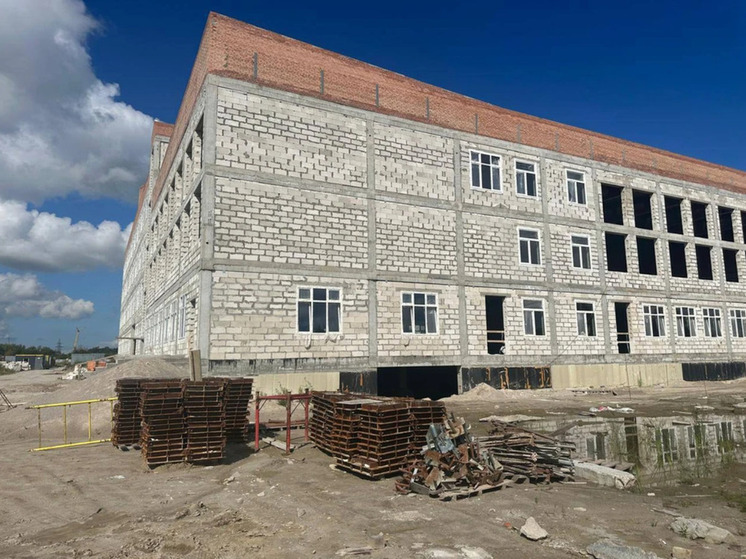 Упавшему в шахту на стройке в Луговом подростку выплатили 1 млн рублей