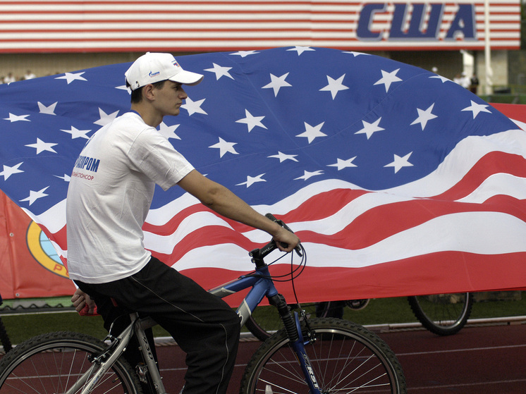 Эксперт Хазанов: американские компании потеряли из-за ухода из России до 400 млрд долларов