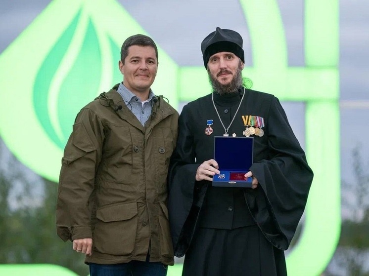 6 надымчан получили награды из рук главы ЯНАО