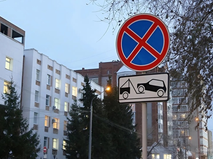 Легковушка и маршрутный автобус столкнулись в Томске сегодня утром