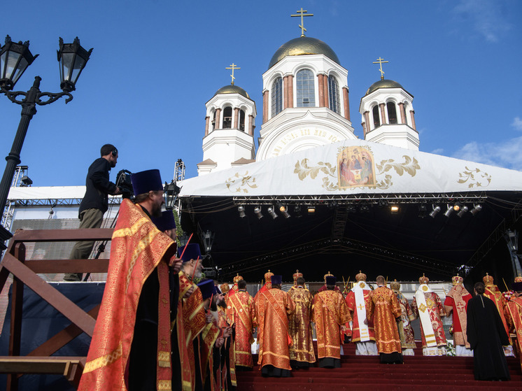 Священник в Екатеринбурге просит власти перенести главный городской праздник