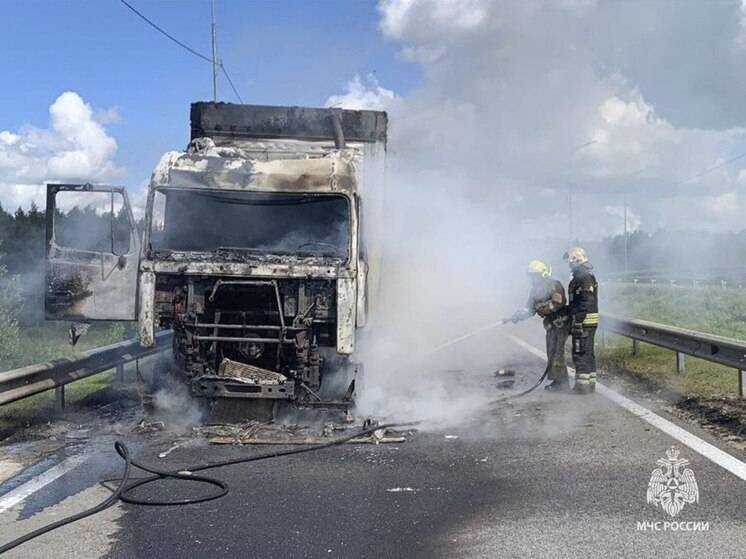В Киреевском районе на трассе М-4 «Дон» потушили горящий автомобиль