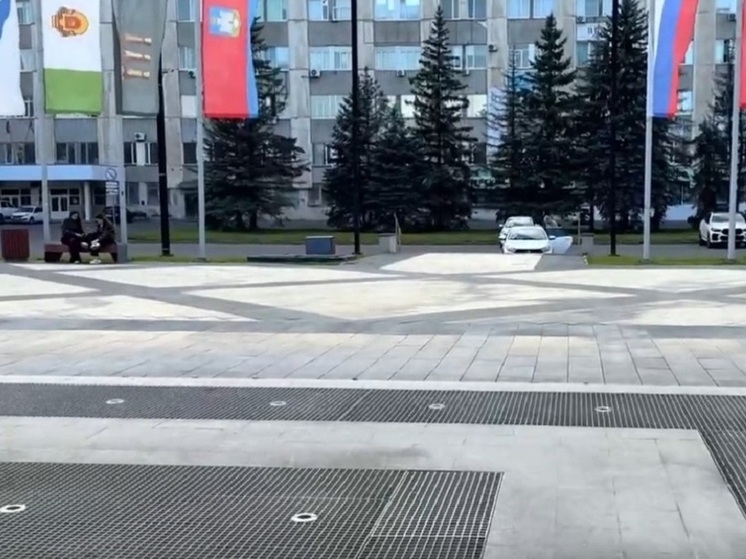 В Орле на территории Северного района, около бывшего завода УВМ, на площади Содружества до сих пор не работает сухой фонтан