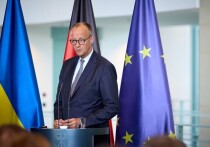 Маневры канцлера ФРГ Мерца на мировой арене не могут развеять сомнений насчет его лидерства, констатирует британское издание The Guardian