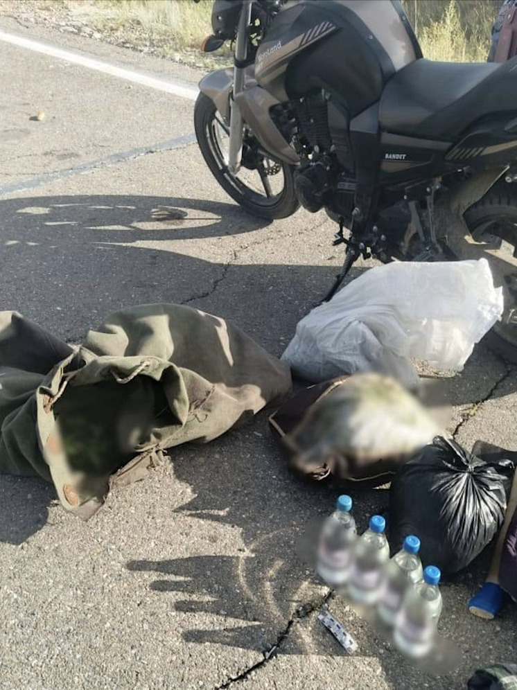 В Эрзинском районе Тувы остановили 17-летнего мотоциклиста с марихуаной в особо крупном размере