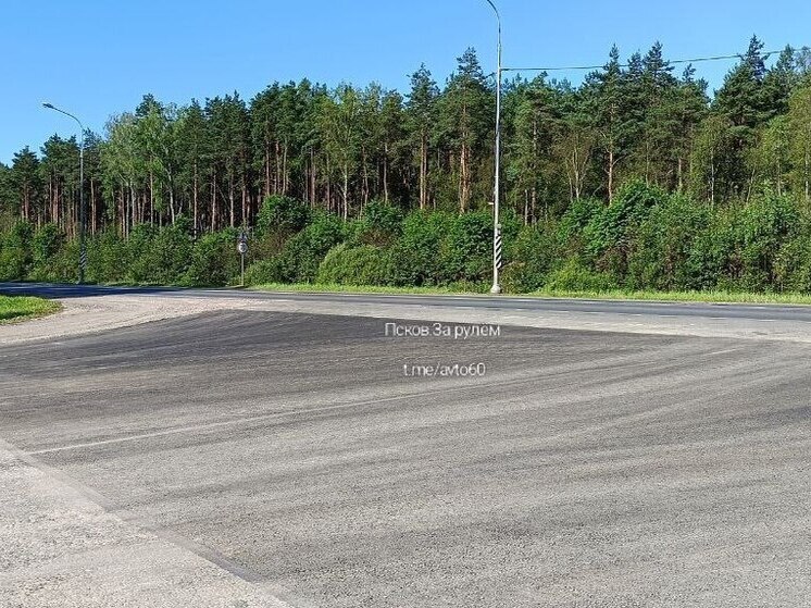 Красиво примкнули: завершен ремонт дороги к кладбищу