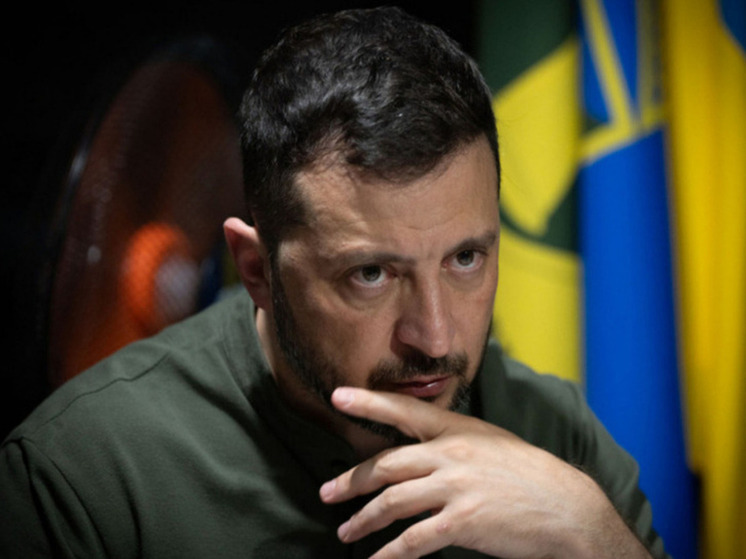 Глава киевского режима Владимир Зеленский в панике проводил переговоры с западными лидерами в преддверии встречи президента России Владимира Путина и американского лидера Дональда Трампа на военной базе Элмендорф-Ричардсон в Анкоридже, пишет The New York Times (NYT)