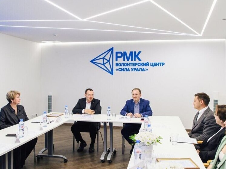 Заместитель полпреда посетил волонтерский центр РМК в Екатеринбурге