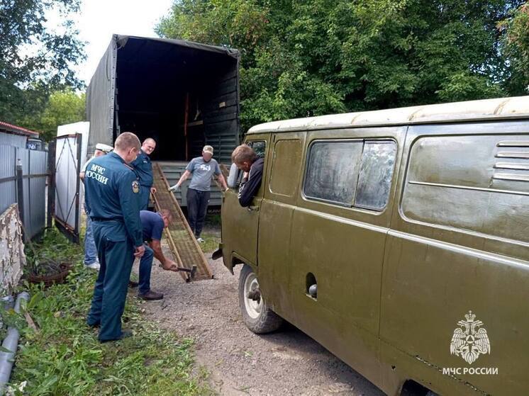 Тульские спасатели отправили гуманитарную помощь в Курскую область
