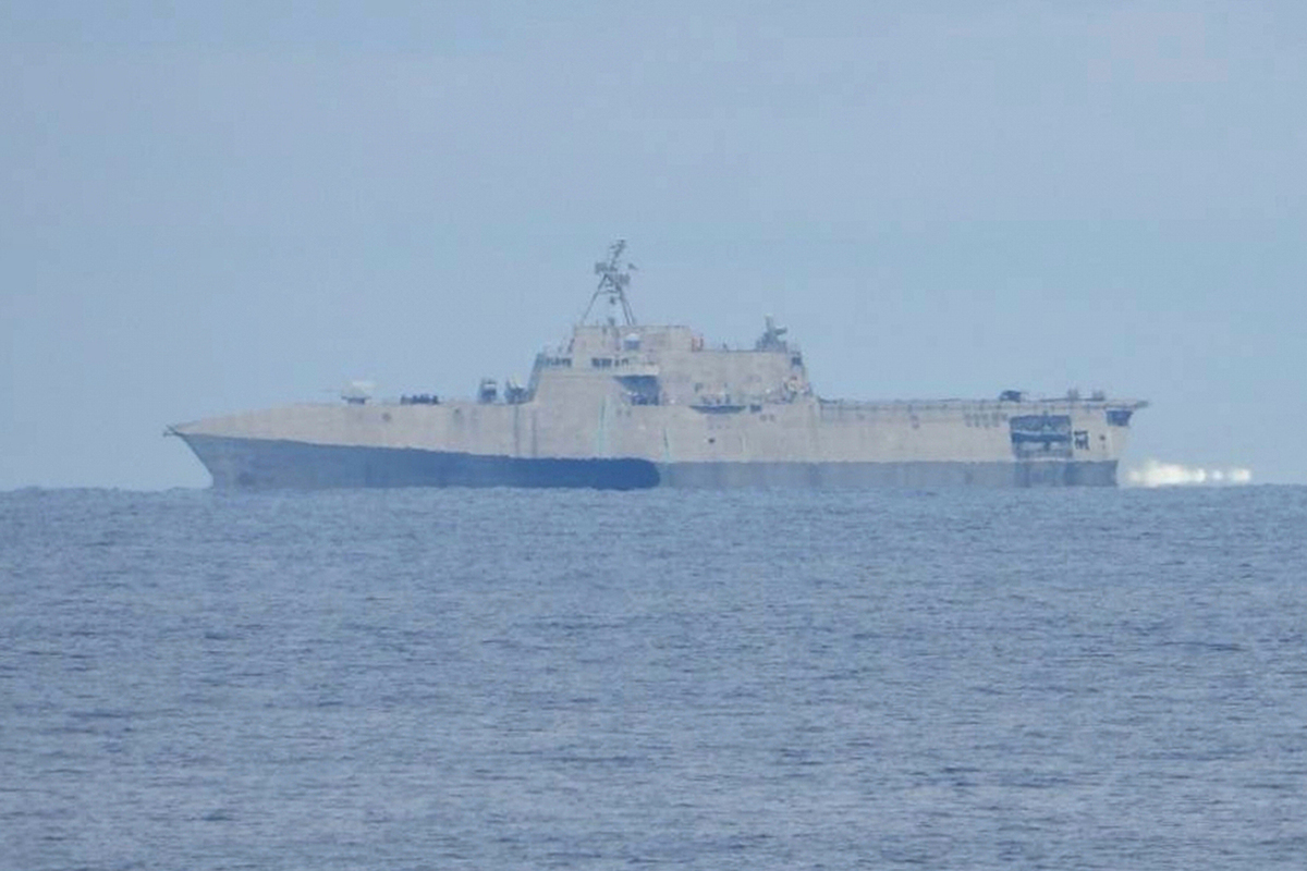 Военные корабли США патрулируют Южно-Китайское море после столкновения двух китайских кораблей
