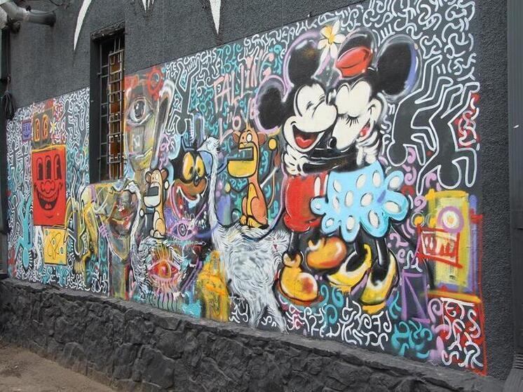 В центре Сочи закрасили незаконные граффити