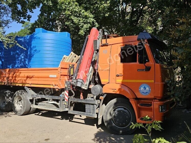 В Макеевке установили емкость с водой на 100 тыс. литров