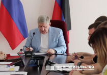 В совещании приняли участие представители органов исполнительной власти, руководители муниципальных образований и сотрудники государственной инспекции безопасности дорожного движения.