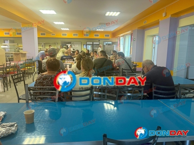 В Ростове в ПВР для жителей пострадавших многоэтажек от прилета дрона организовали питание