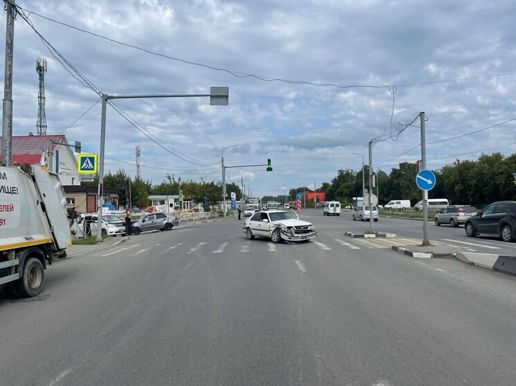 В Дзержинском районе Новосибирска в ДТП пострадали пассажиры Toyota
