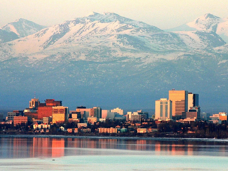 Журналистам из РФ предложили разместиться на стадионе во время саммита на Аляске