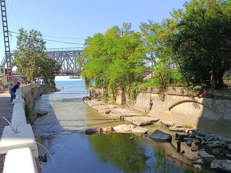 В Хостинском районе Сочи ищут факты незаконного слива хозяйственно-бытовых стоков в реку