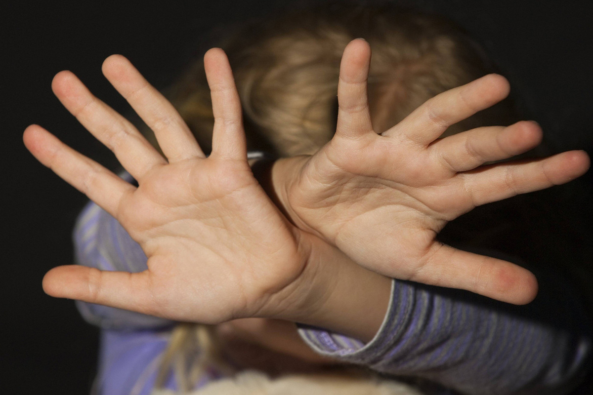 В Подмосковье дама избила 8-летнюю дочь за отказ нянчить младшую сестру