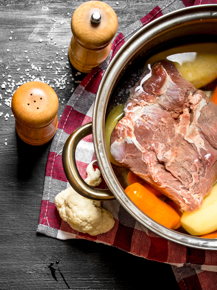 Шеф-повар Наталия Тарасова объяснила, зачем снимать накипь при варке мяса