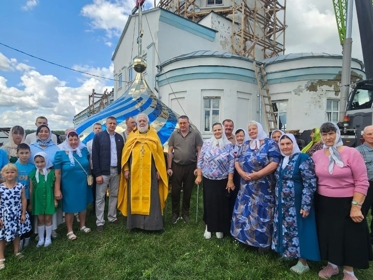 В Липецкой области освятили новый купол для храма Успения Пресвятой Богородицы