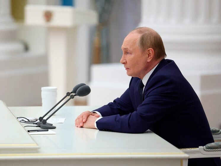 Президент России Владимир Путин прилетел в Магадан