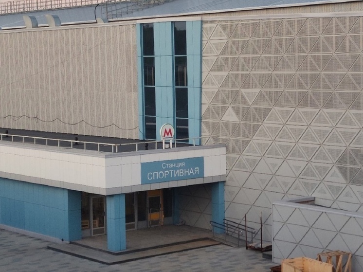 На станции метро «Спортивная» в Новосибирске притормаживают поезда