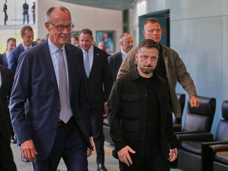 Полковник Макгрегор: Зеленский в панике ищет помощь в Европе на фоне краха ВСУ